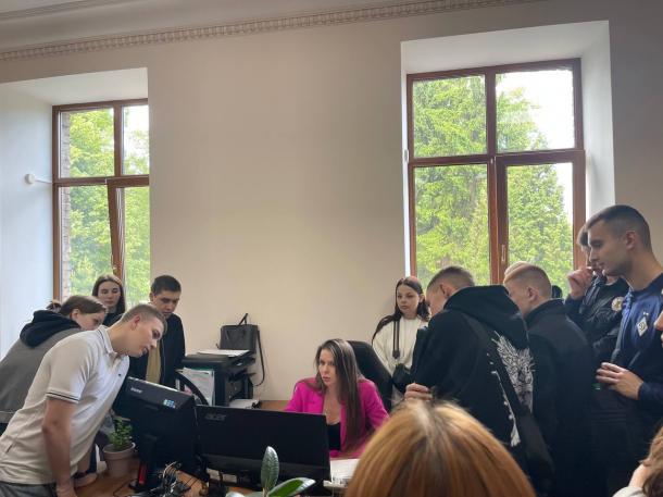 Ознайомлення з діяльністю  Верховного Суду триває
