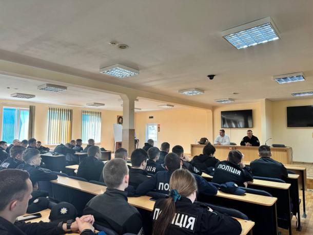 Практичний семінар з поліцейським Управління стратегічних розслідувань