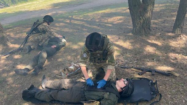 У НАВС провели відкрите заняття з тактичної медицини в умовах, наближених до бойових