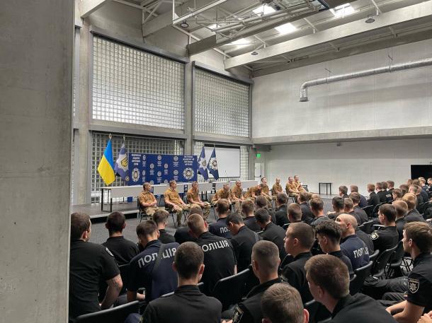 «Зустріч без краваток»: курсанти НАВС і Київського інституту Національної гвардії України обмінялися досвідом до Дня Конституції