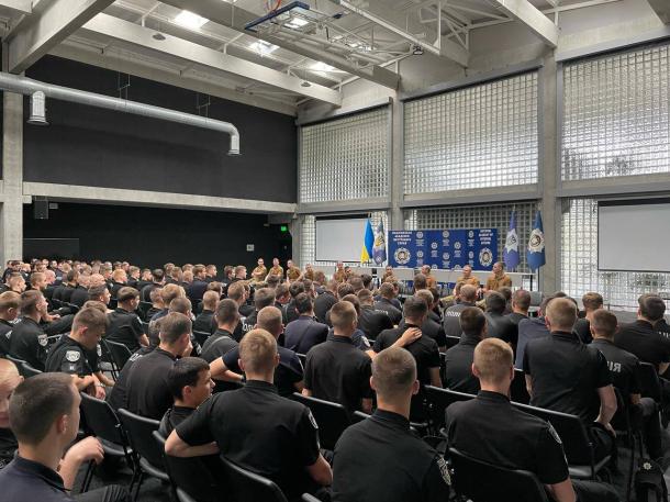 «Зустріч без краваток»: курсанти НАВС і Київського інституту Національної гвардії України обмінялися досвідом до Дня Конституції