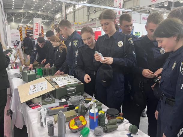 Майбутнє – за передовими технологіями: курсанти НАВС відвідали виставку Expert Security – 2025